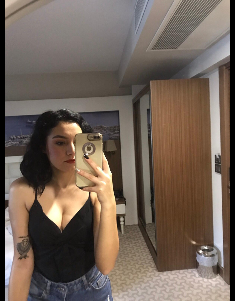 Penisinizi Tükürükle Kaldıran Erzurum Escort